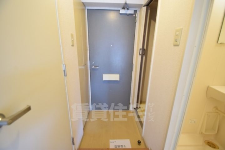 大阪府茨木市舟木町の賃貸マンションの玄関