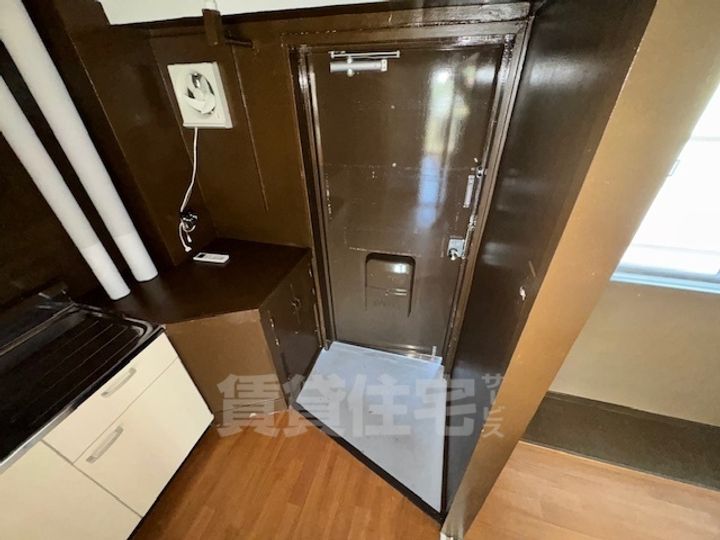 ヴィラナリー雲雀丘2号棟の玄関