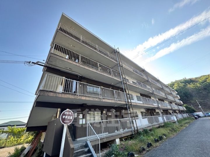 ヴィラナリー雲雀丘2号棟の外観