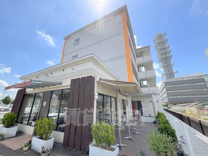 ホワイトスクエアの外観