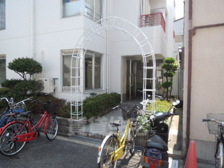 すばる一番館1Fの玄関
