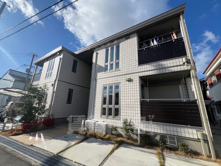 大阪府和泉市府中町の賃貸アパートの外観