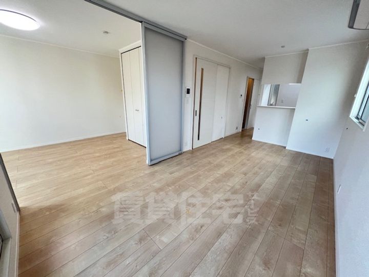 大阪府和泉市府中町の賃貸アパートの居間