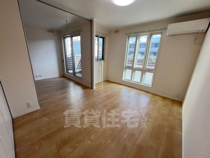 大阪府和泉市府中町の賃貸アパートの居間