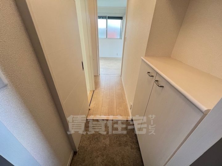 大阪府和泉市府中町の賃貸アパートの玄関