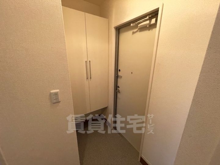 大阪府高槻市辻子1丁目の賃貸アパートの玄関