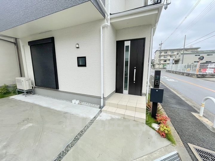 大阪府八尾市上之島町南7丁目(一戸建)の賃貸物件の玄関