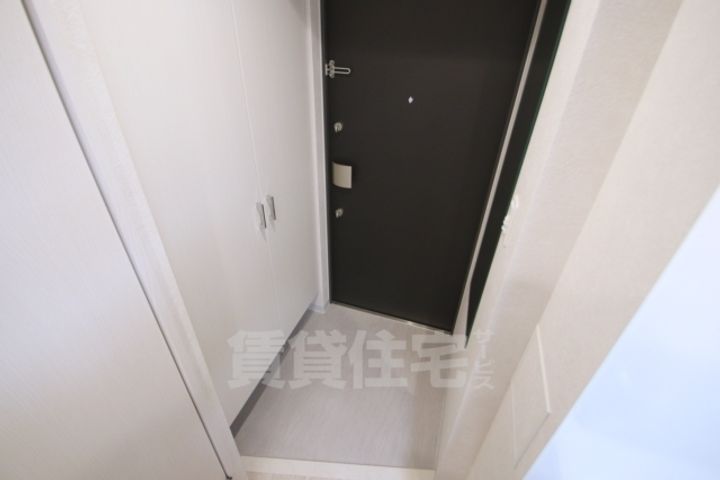 大阪府吹田市岸部南1丁目の賃貸マンションの玄関