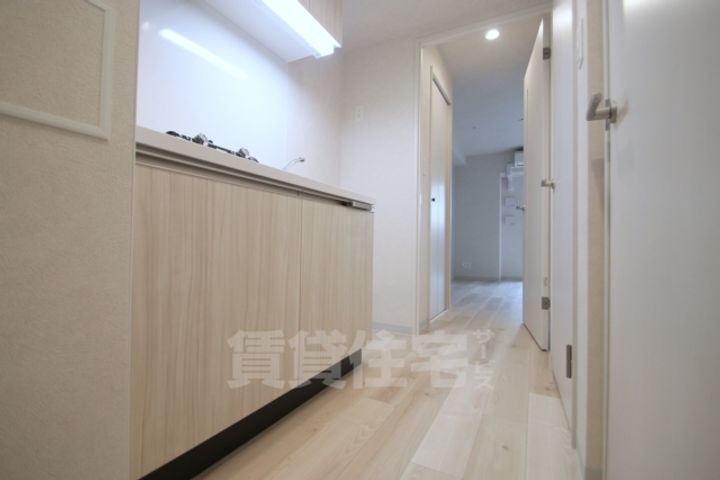 大阪府吹田市岸部南1丁目の賃貸マンションの居間