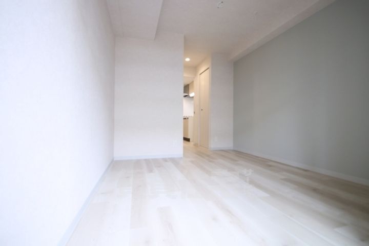 大阪府吹田市岸部南1丁目の賃貸マンションの居間