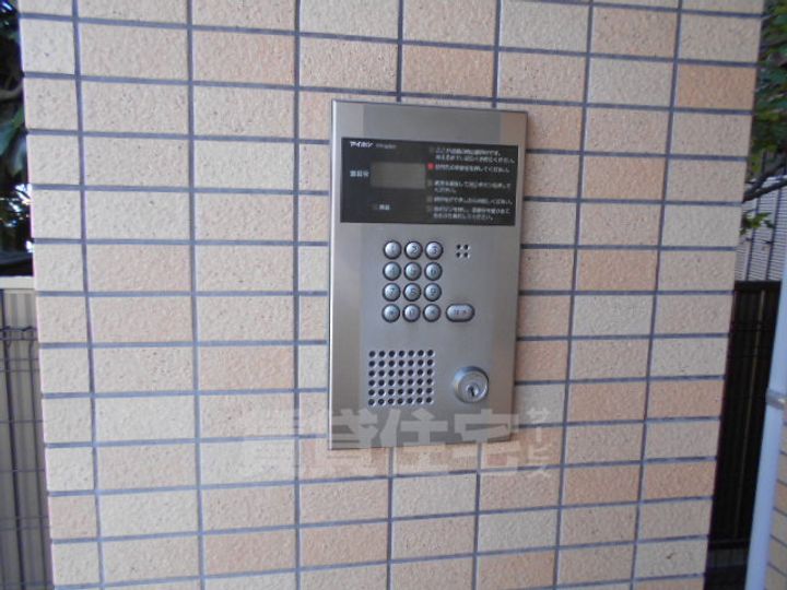 ル・ポミエの玄関