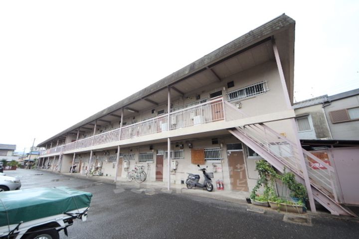 奈良県奈良市西大寺芝町2丁目の賃貸アパートの外観