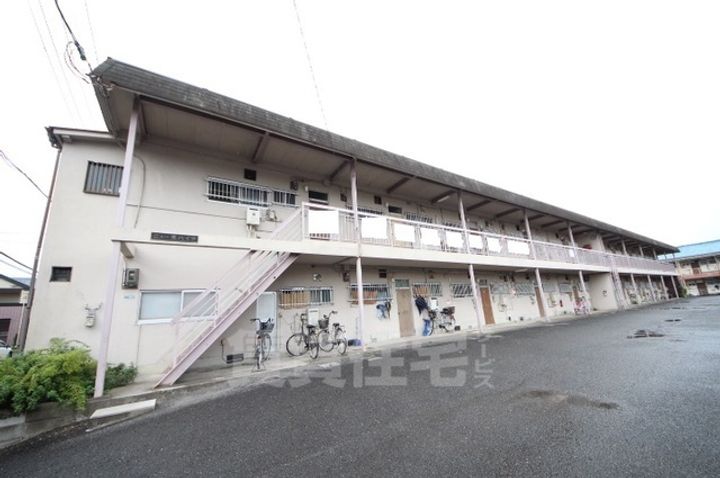奈良県奈良市西大寺芝町2丁目の賃貸アパートの外観