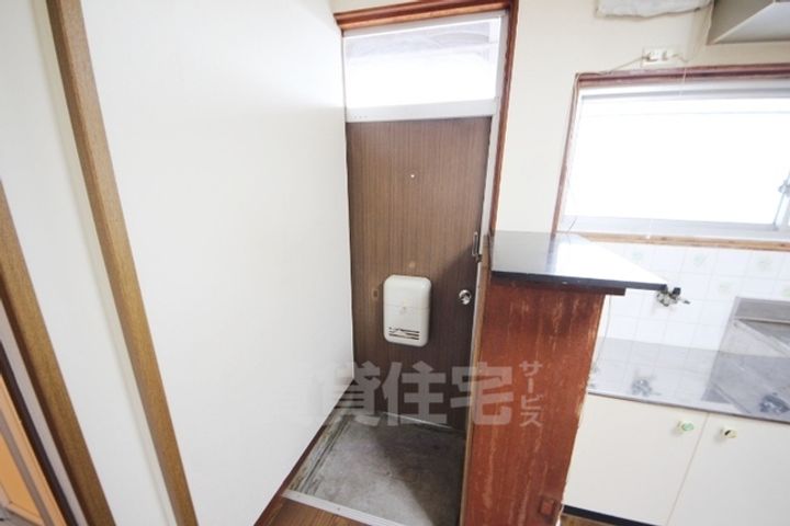 奈良県奈良市西大寺芝町2丁目の賃貸アパートの玄関