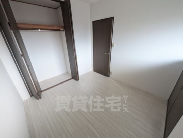 大阪府高槻市宮田町3丁目の賃貸マンションの寝室