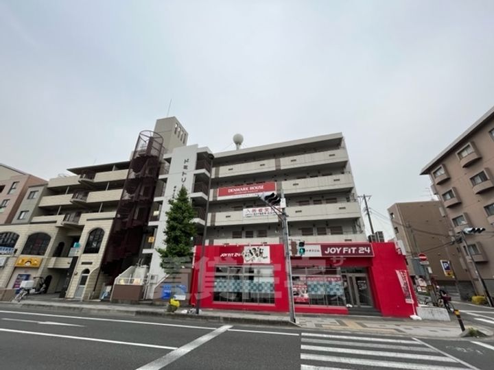 ドミトリー甲子園の外観