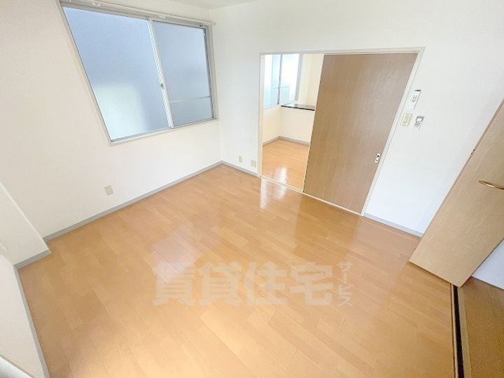 土井新大阪ビルの寝室