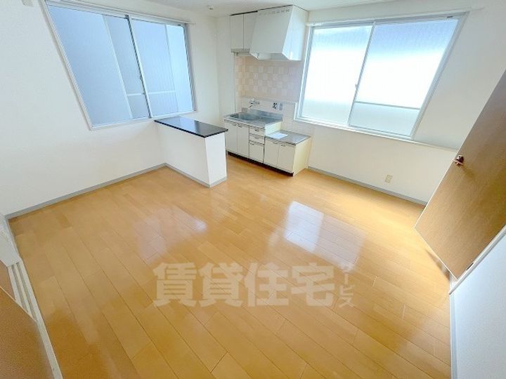 土井新大阪ビルの居間