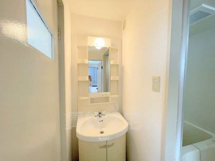 土井新大阪ビルの内装