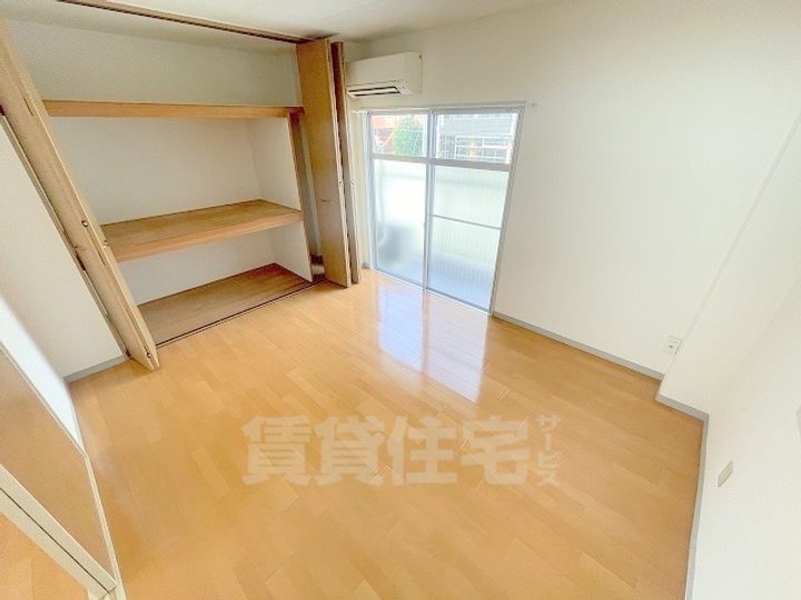 土井新大阪ビルの寝室