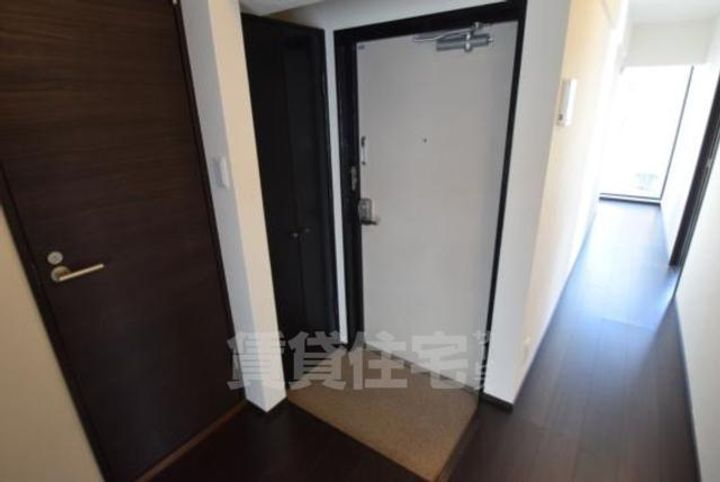 大阪府茨木市玉櫛1丁目の賃貸マンションの玄関