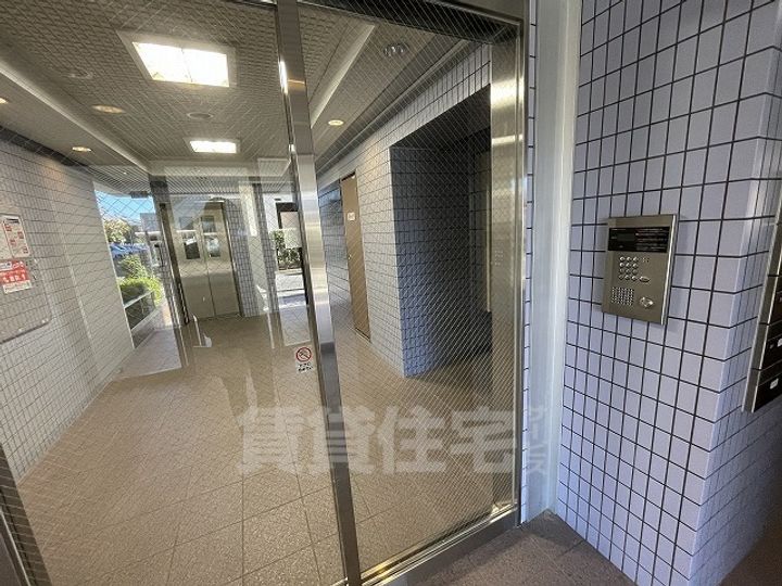 リバーガーデン藤の玄関