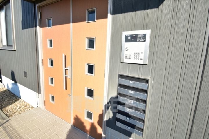 シャーメゾンカーサの玄関