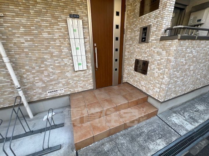 コンフォール姫島の玄関