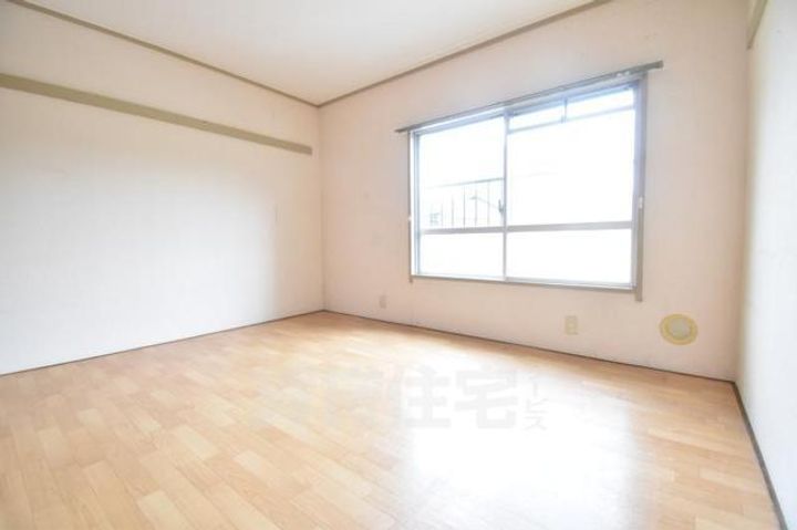 大阪府茨木市南春日丘1丁目の賃貸マンションの寝室