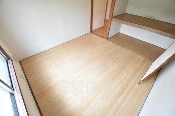 大阪府茨木市南春日丘1丁目の賃貸マンションの子供部屋