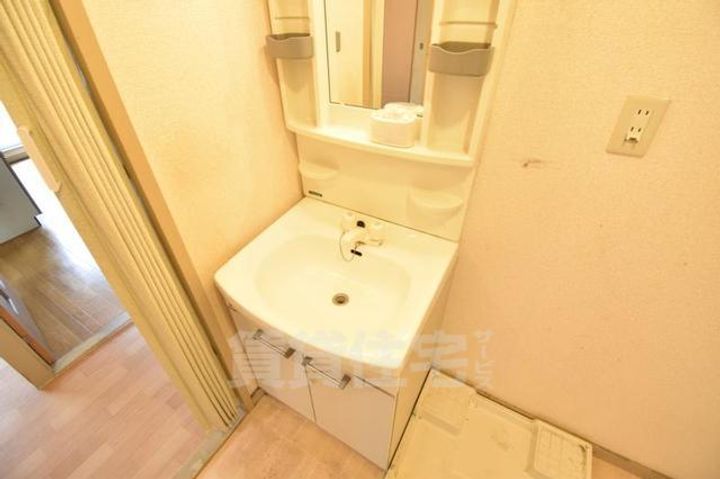 大阪府茨木市南春日丘1丁目の賃貸マンションの内装