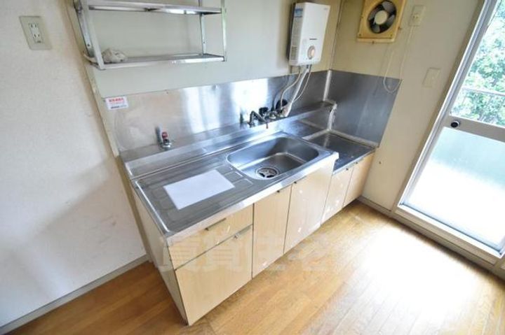 大阪府茨木市南春日丘1丁目の賃貸マンションのキッチン
