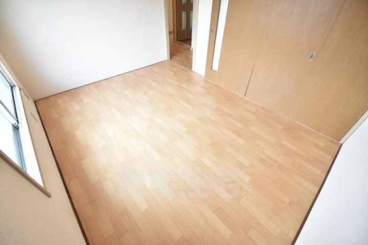 大阪府茨木市南春日丘1丁目の賃貸マンションの寝室