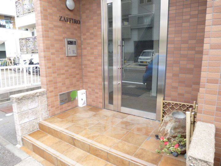 ZAFFIROの玄関