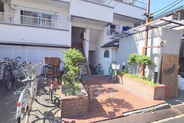 メゾン・エトワール101の玄関