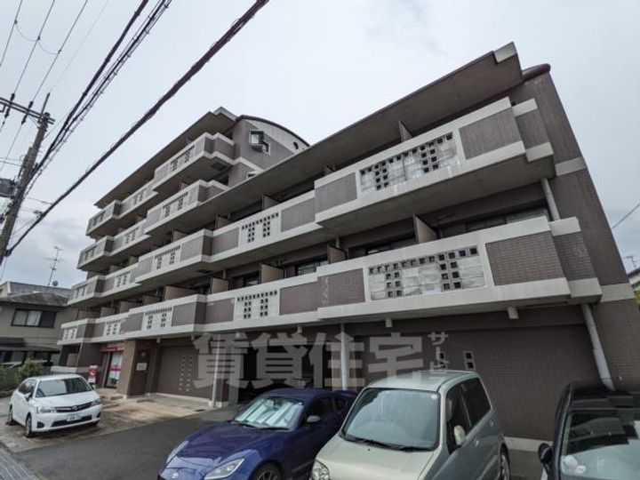 ファーストの外観