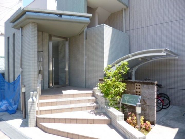 プリマヴェリーレの玄関