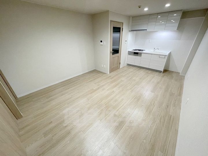 大阪府八尾市緑ヶ丘5丁目の賃貸マンションの居間