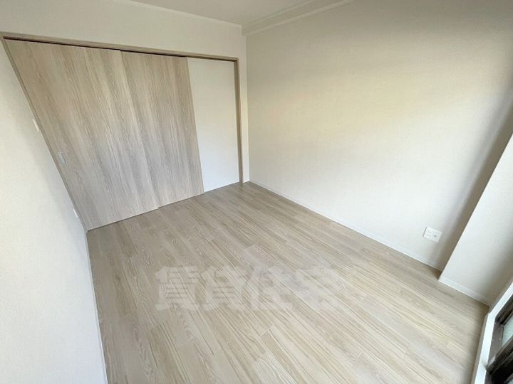 大阪府八尾市緑ヶ丘5丁目の賃貸マンションの子供部屋