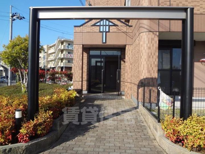 大阪府豊中市桜の町7丁目の賃貸マンションの玄関