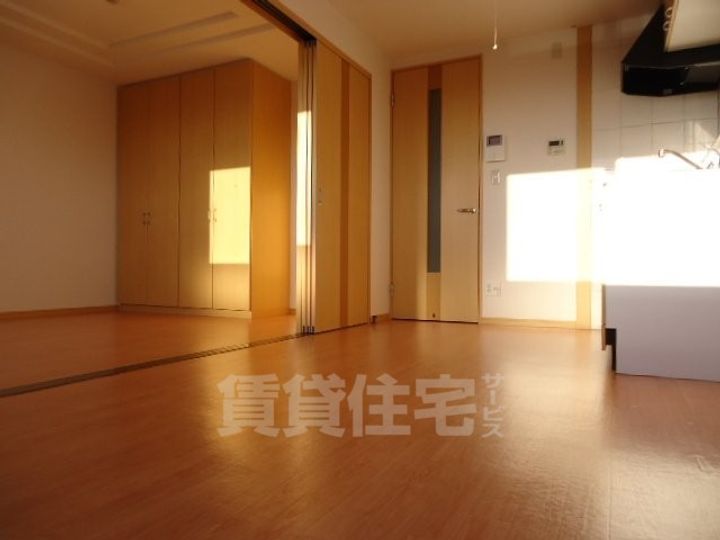 大阪府豊中市桜の町7丁目の賃貸マンションの居間