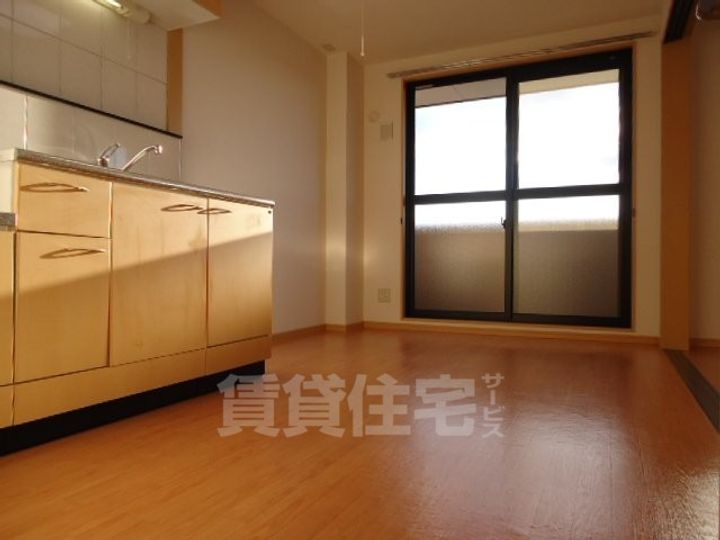 大阪府豊中市桜の町7丁目の賃貸マンションのキッチン