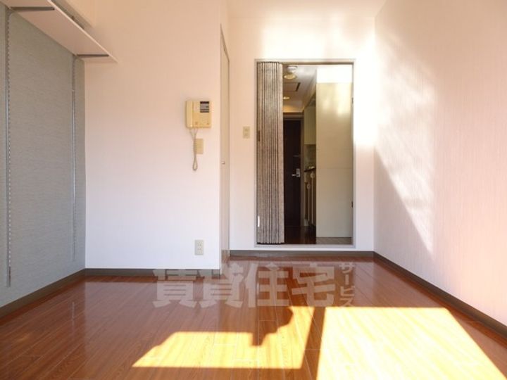 ドミトリーインテリジェンスの居間