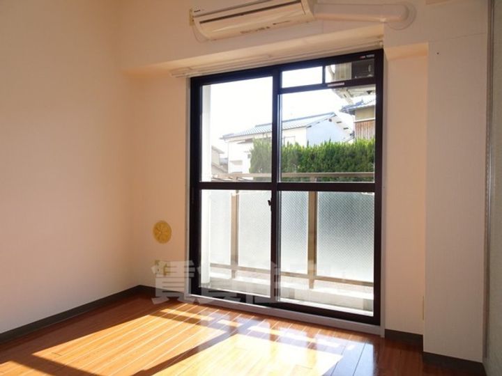 ドミトリーインテリジェンスの居間