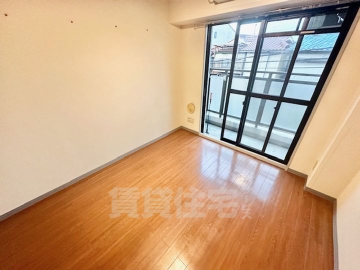 ドミトリーインテリジェンスの居間