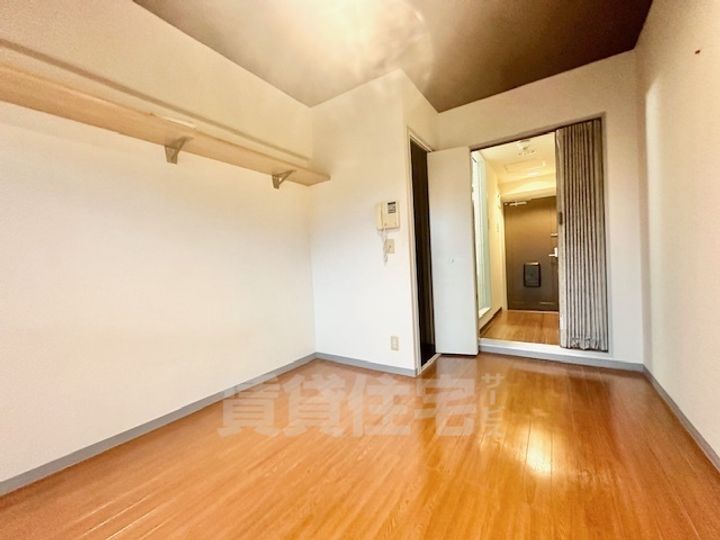 ドミトリーインテリジェンスの居間