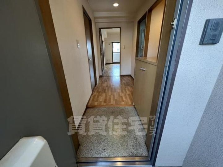 大阪府大阪市西淀川区歌島3丁目の賃貸マンションの玄関