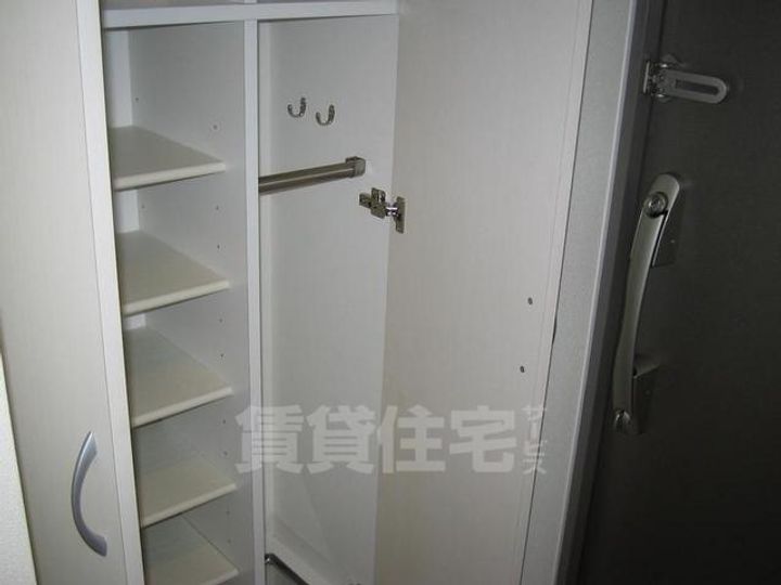 大阪府堺市堺区北花田口町2丁の賃貸マンションの内装