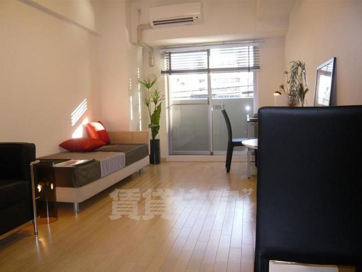 大阪府堺市堺区北花田口町2丁の賃貸マンションの居間