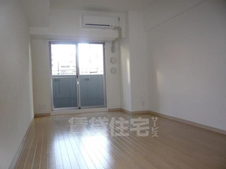 大阪府堺市堺区北花田口町2丁の賃貸マンションの居間